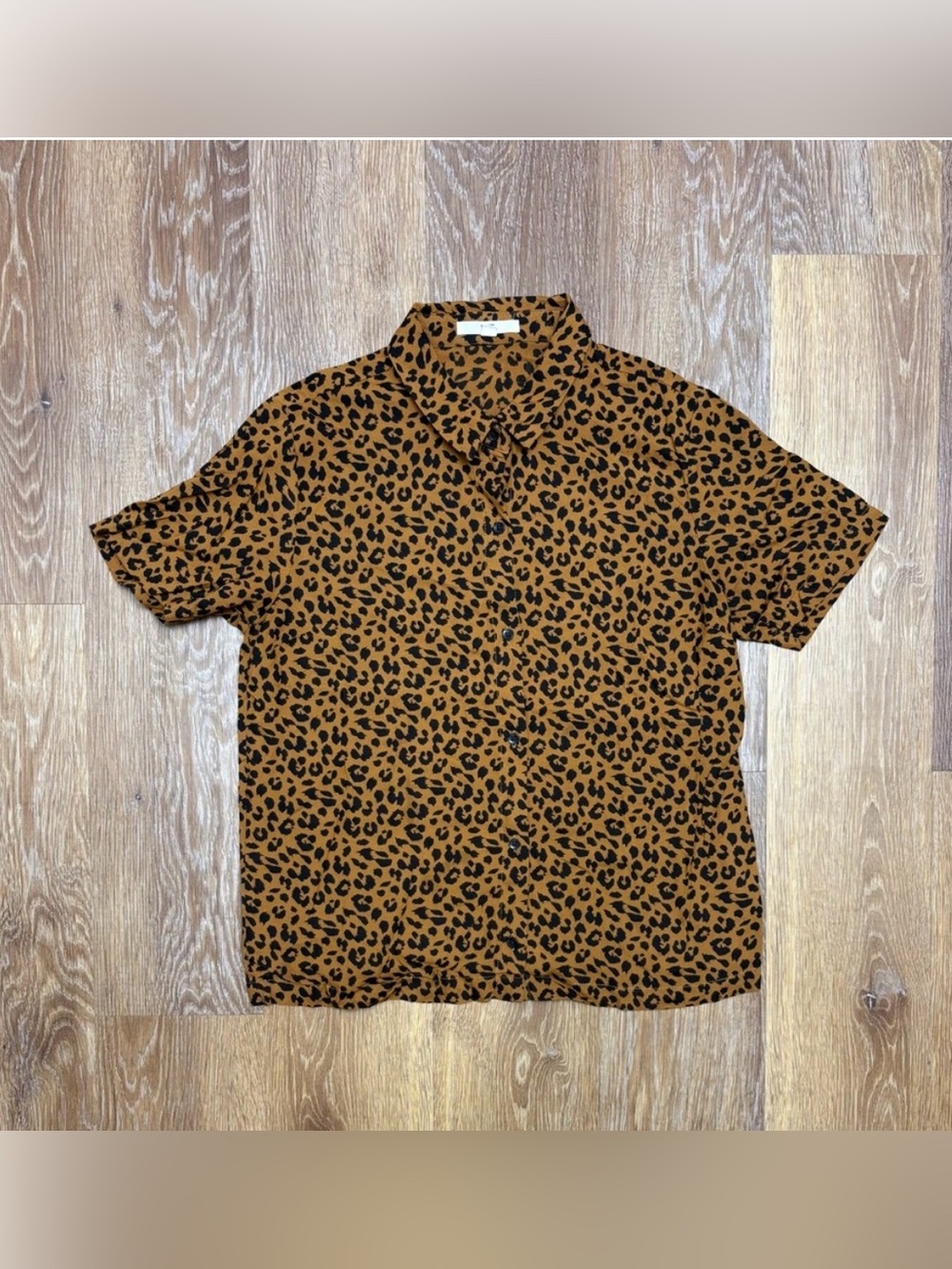 Vans women’s Leopard Print Short-Sleeve Button-Down Shirt - Tan/Black